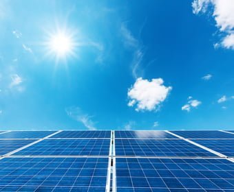 fácil instalación de placas solares en tejos de inmuebles de servicios