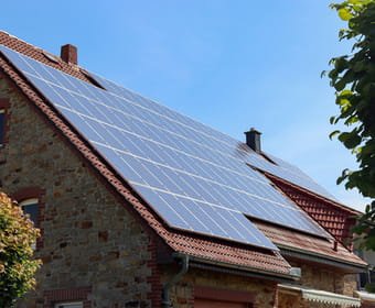 mantenimiento mínimo de paneles solares en fincas rústicas