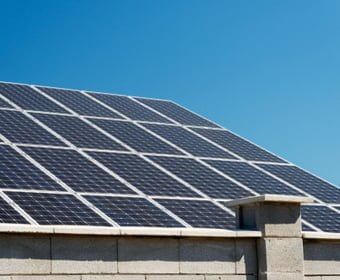 sencilla instalación de placas solares en casas