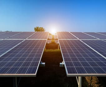 mejora de la sostenibilidad ambiental con paneles solares en pisos