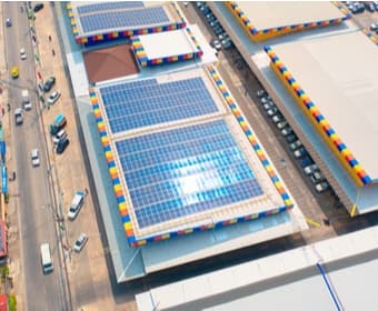 fácil instalación de paneles solares en centros comerciales