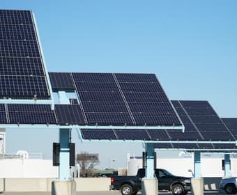 sencilla instalación de paneles solares en áreas de servicio
