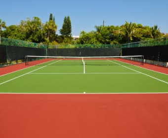 uso de energía solar en pistas de tenis
