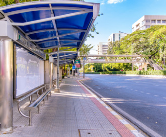placas solares en estación de autobuses